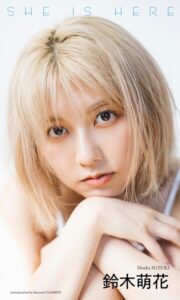 【b950yshes31582】【デジタル限定】鈴木萌花写真集「SHE IS HERE」